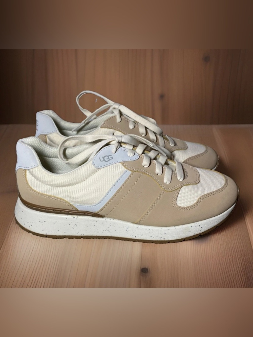 UGG Retrainer Colorblock Size: 7 LaceUp Sneakers White Beige Low Top Athleisure